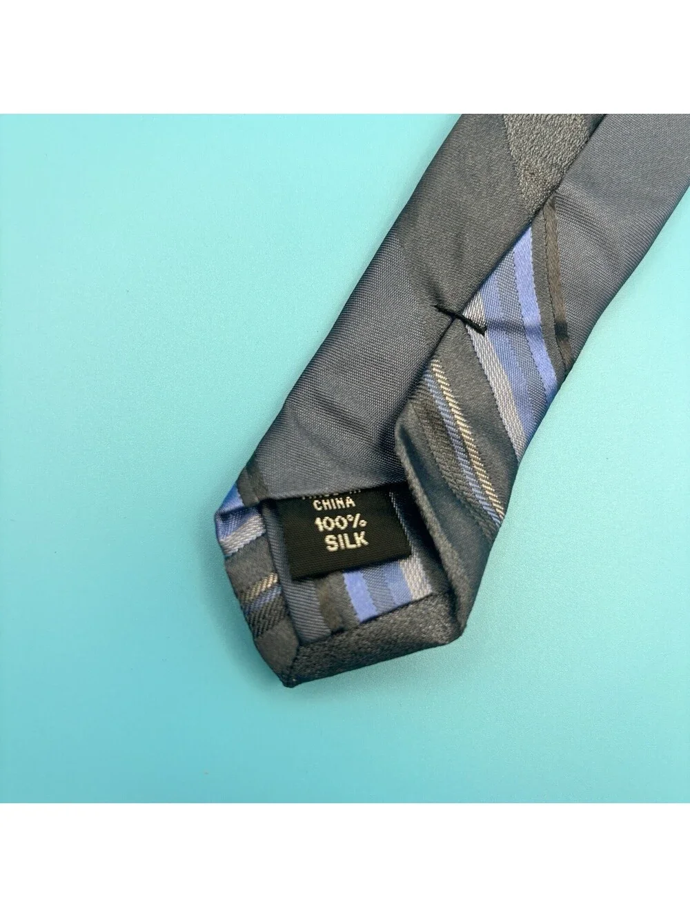 Calvin Klein Men's 100% Silk Necktie Tie Gray, Black and Blue Stripes rn 121148